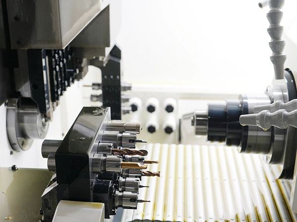 Torno automático de cabezal deslizante CNC